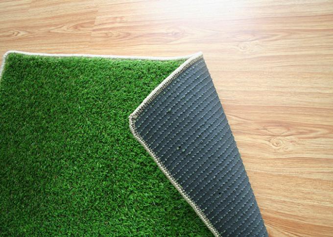 Einzigartige Faser formen das Innenteppich-Gras-Rasen-Grün im Freien, das für Stadt-Dekoration künstlich ist 0