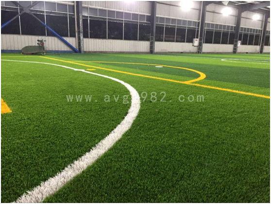 neueste Unternehmensnachrichten über Schwingen im Wind! Das Sportfeld, das mit AVG-S-Form-Einzelfadengarnen installiert ist, hat Yubei-Bezirk von Chongqing im Südwesten China überrascht.  2
