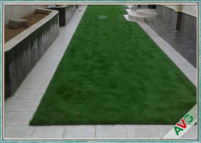 Grüne Farbe, die künstliches Gras für dekorativen ESTO LC3 Standard des Garten-landschaftlich gestaltet 0