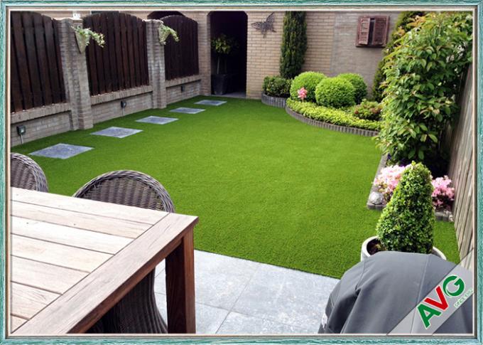 7-jährige Garantie-synthetisches Gras im Freien, das Dekoration für Garten landschaftlich gestaltet 0