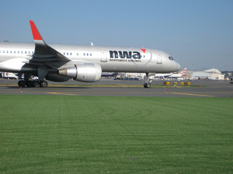 neueste Unternehmensnachrichten über Luftfahrt-Rasen in Arabische Emirate  0