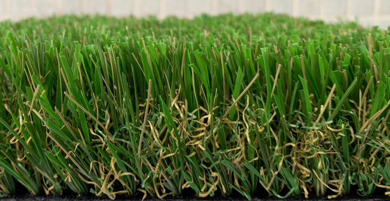 CHINA Machen Sie 40mm Garten-künstlichen Gras-Fälschungs-Rasen-Rasen feuerfest fournisseur