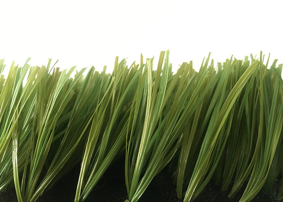 CHINA S-Form trägt künstliche Rasen-Fälschung mit Gras bedecken 8200 Dtex die hohe Verschleißfestigkeit zur Schau fournisseur