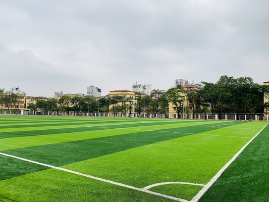 CHINA 45mm Beruf-synthetischer Rasen-künstlicher Gras Cesped-Fußball-künstlicher Rasen für Sport-Bodenbelag fournisseur