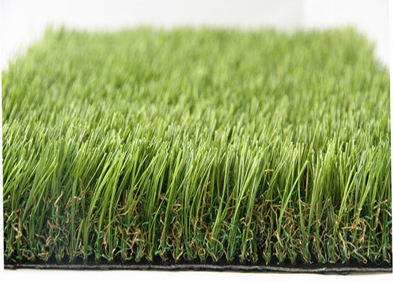 CHINA Verziert Art und die PET Material-Landschaftsgestaltung bedeckt künstlichen Rasen für Garten-Dekoration mit Gras fournisseur