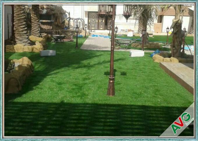 Yard-dekoratives künstliches Gras-im Freien/gefälschtes Gras-Abwehr-Wasser-attraktive Farbe 0