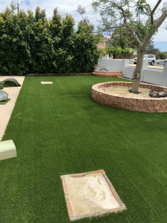 Landschaftssynthetischer Gras-Garten-bedecken künstliche Rasen-Fälschung 30mm für Tummelplatz mit Gras 0