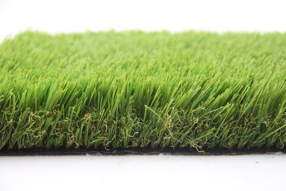 China Gebogenes Draht-Hausgarten-künstliches Gras 60mm für Greenfield-Rasen fournisseur