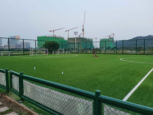 CHINA Fußball-künstliches Gras u. Sport-Bodenbelag für Fußballplatz-Preis für Großhandel fournisseur