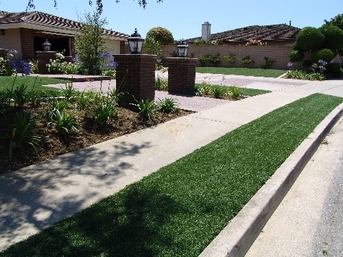 Grasboden für Gartenlandschaftsgras künstliche 35MM färbte künstliches Gras fournisseur