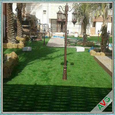 Künstlicher Gras-Teppich-künstliches Gras 30mm für die Garten-Landschaftsgestaltung fournisseur