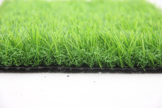 Künstliche Rasen-Preise arbeiten im Garten, 30MM natürliches Garten-Teppich-Gras landschaftlich gestaltend fournisseur